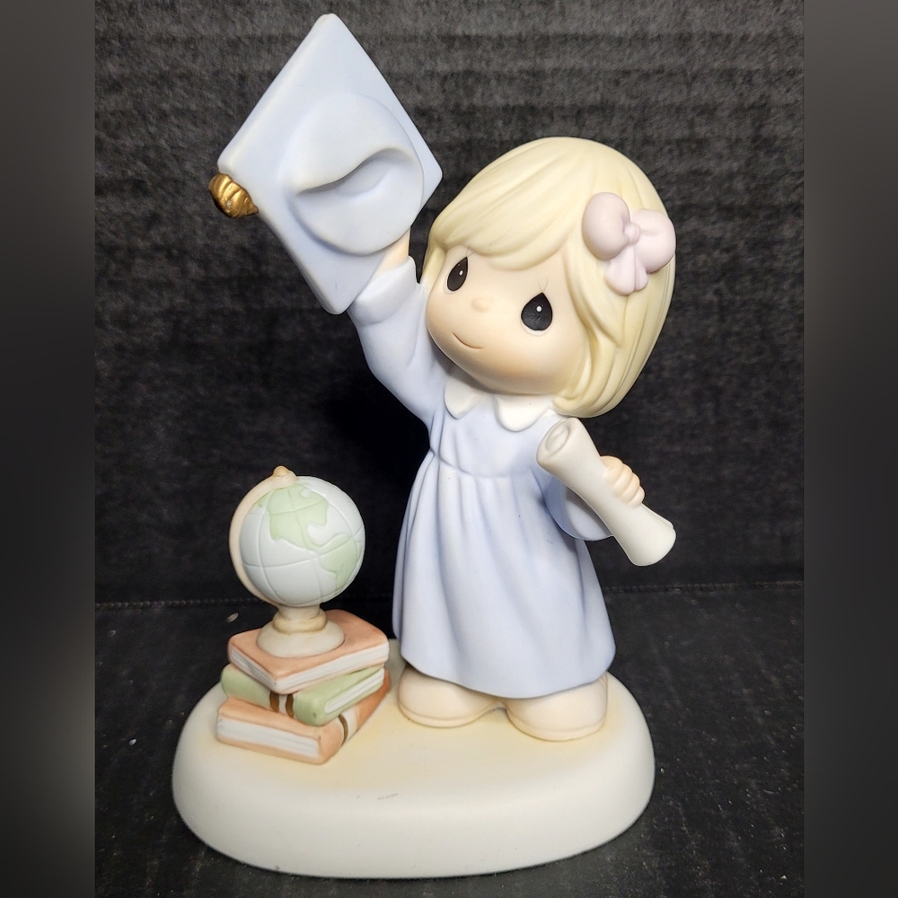 2007 Precious Moments A World Od Possibilities Lies Ahead #740013